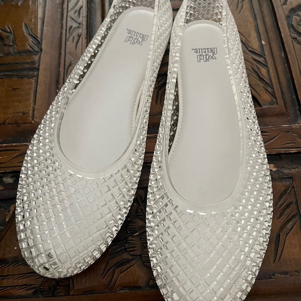 EUC Wild Fable Clear Jelly Flats Sz 7